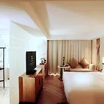 Ln Hotel Five