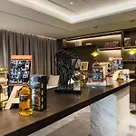 Yuexiu Hotel Guangzhou, Curio Collection By Hilton-Free Shuttle Between Hotel And Exhibition Center During Canton Fair Period & Exhibitor Registration Counter & Halal Food