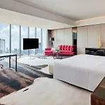 Hilton Guangzhou Tianhe - Free Shuttle Bus And Registration Counter Available During Canton Fair Period