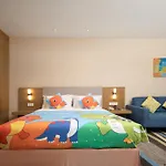 Guangzhou Baiyun Airport Rejoice By Argyle Hotel Rehe Metro Exit B --Free Shuttle Bus Is Provided During The 137Th Canton Fair
