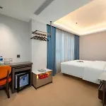 Warm Yes Business Hotel