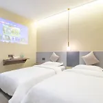 Puzzle Hotel Guangzhou Fenghuang New Village Subway Station