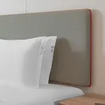 Holiday Inn Express Guangzhou University Town - Shuttle Service During Canton Fair - Free Morning & Evening Transfers To Or From Canton Fair Complex
