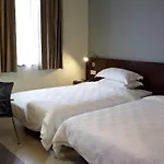 New East Hotel