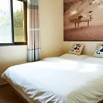Starry Hotel