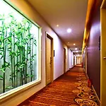 Tavernew Hotel