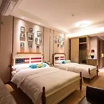 Yicheng Children\'S Theme Apartment