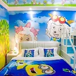 Vhome International Theme Apartment