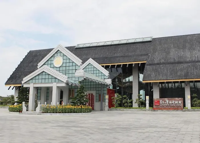 Lotus Hill Yuehai Hotel