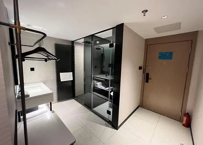Guangzhou Yilin Hotel - Xiaogang Metro Store