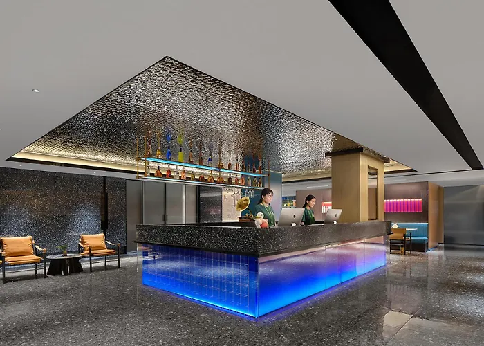 Lan Wan Hotel - Guangzhou Yongqing Walking Street&Shamian Island Scenic Spot Branch- Exit F Towards Shamian Island At Huangsha Metro Trf Stop Of Line 1&Line 6--Airport Pick-Up Service