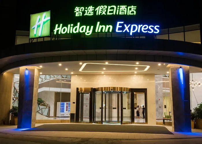 Guangzhou Baiyun Airport Rejoice By Argyle Hotel Rehe Metro Exit B --Free Shuttle Bus Is Provided During The 137Th Canton Fair