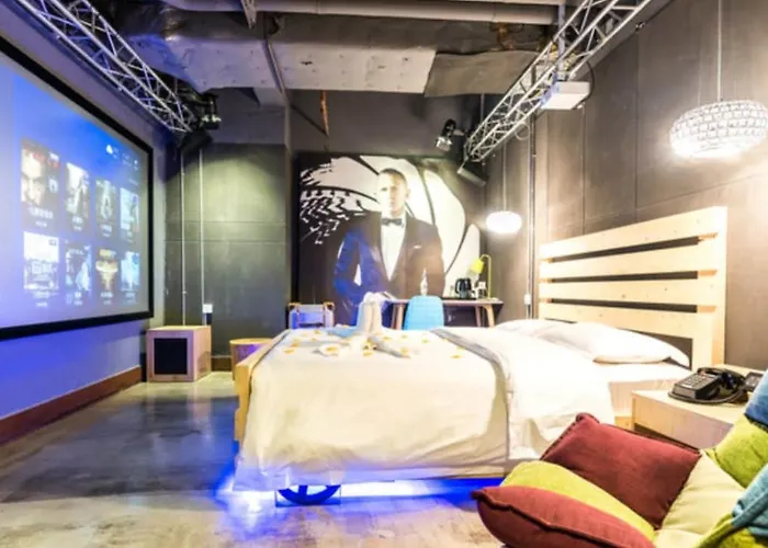 Fansi Movie Hotel Zhongda Branch
