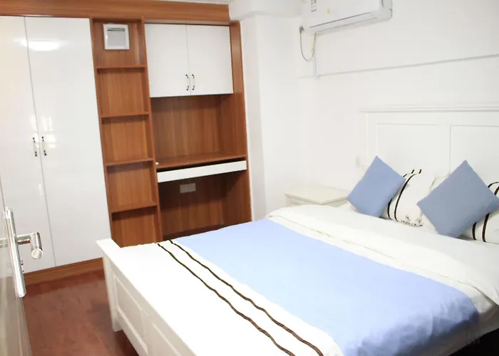 Wanlong Apartment Xiangxue Branch