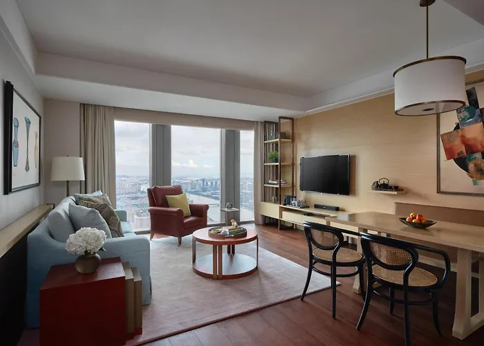 Rosewood Guangzhou, Enjoy Free Shuttle Bus Service Between The Hotel And The Canton Fair Complex During The Canton Fair