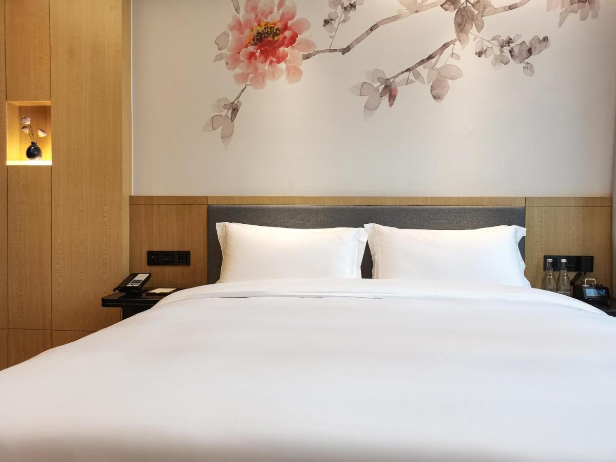 Paco Beijinglu Metro Guangzhou-free Shuttle Bus For Fair 4*