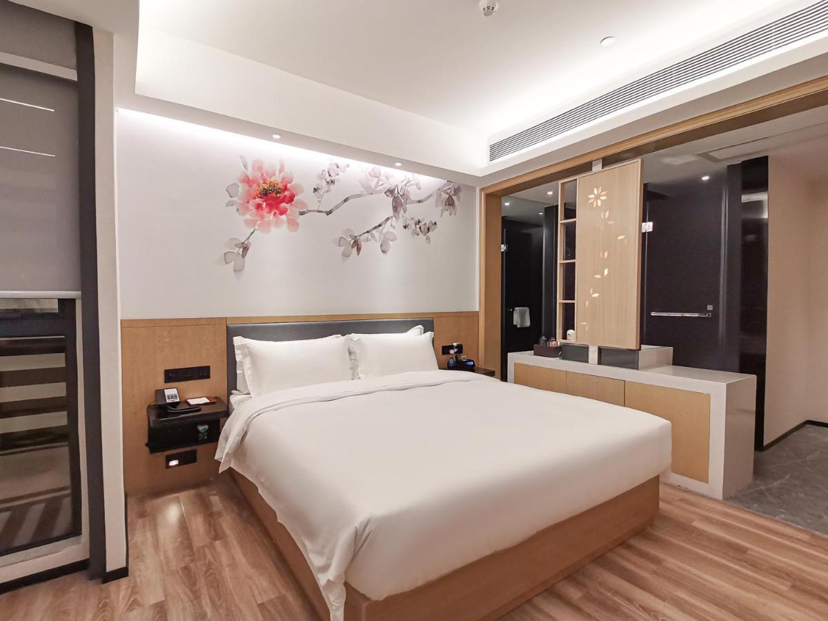 Paco Beijinglu Metro Guangzhou-free Shuttle Bus For Fair Hotel 4*