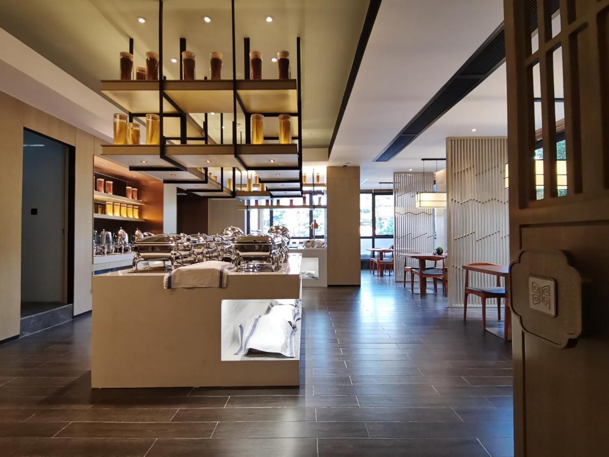 Hotel Paco Beijinglu Metro Guangzhou-free Shuttle Bus For Fair 4*