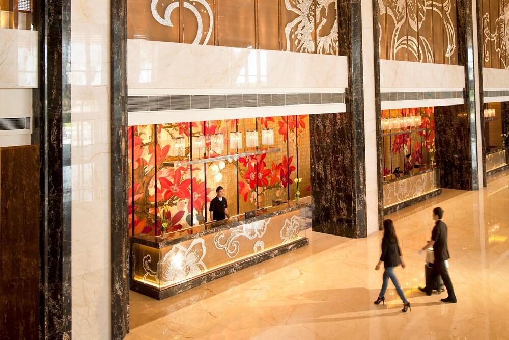 Hilton Baiyun - Free Shuttle For Fair Period, Close To Luhu Golf Club & Leather Market 5*