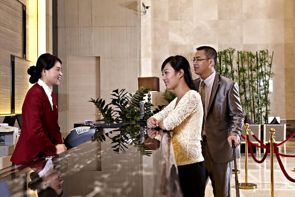 Hotel Pearl River International - Canmetro Line 11 Yijing Lu Station