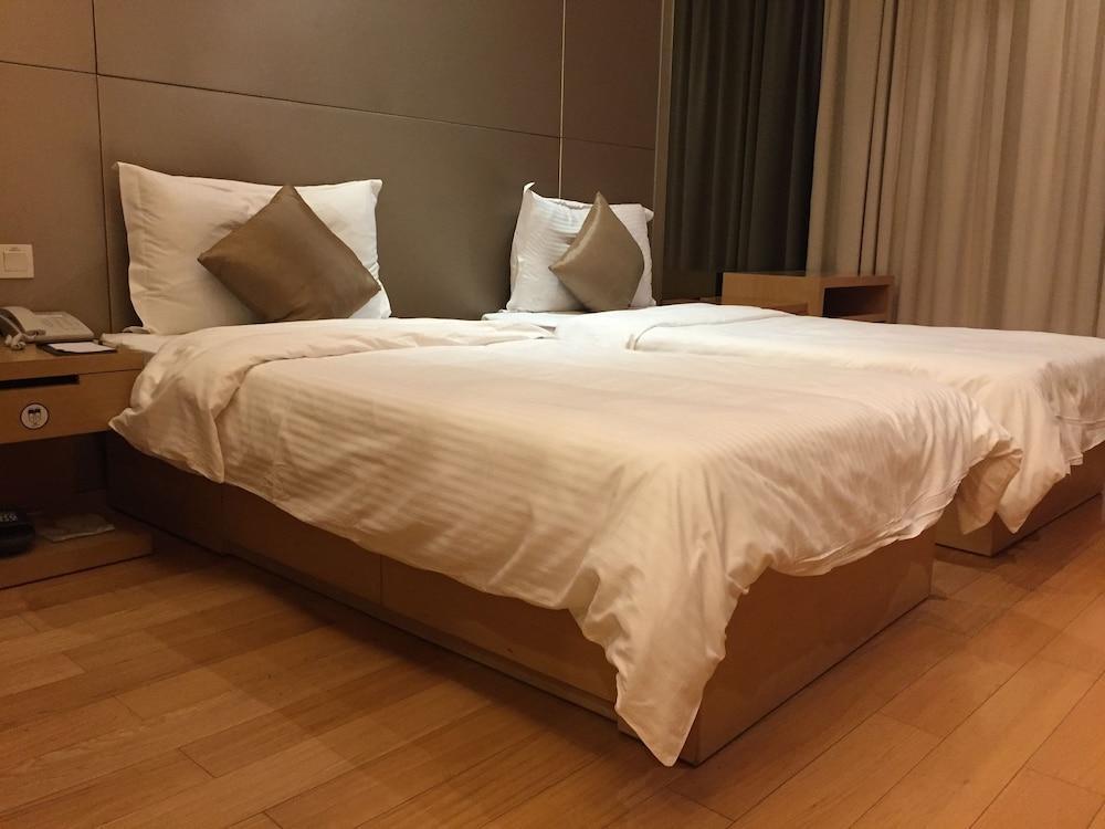 Estay Residence-poly World Trade Center