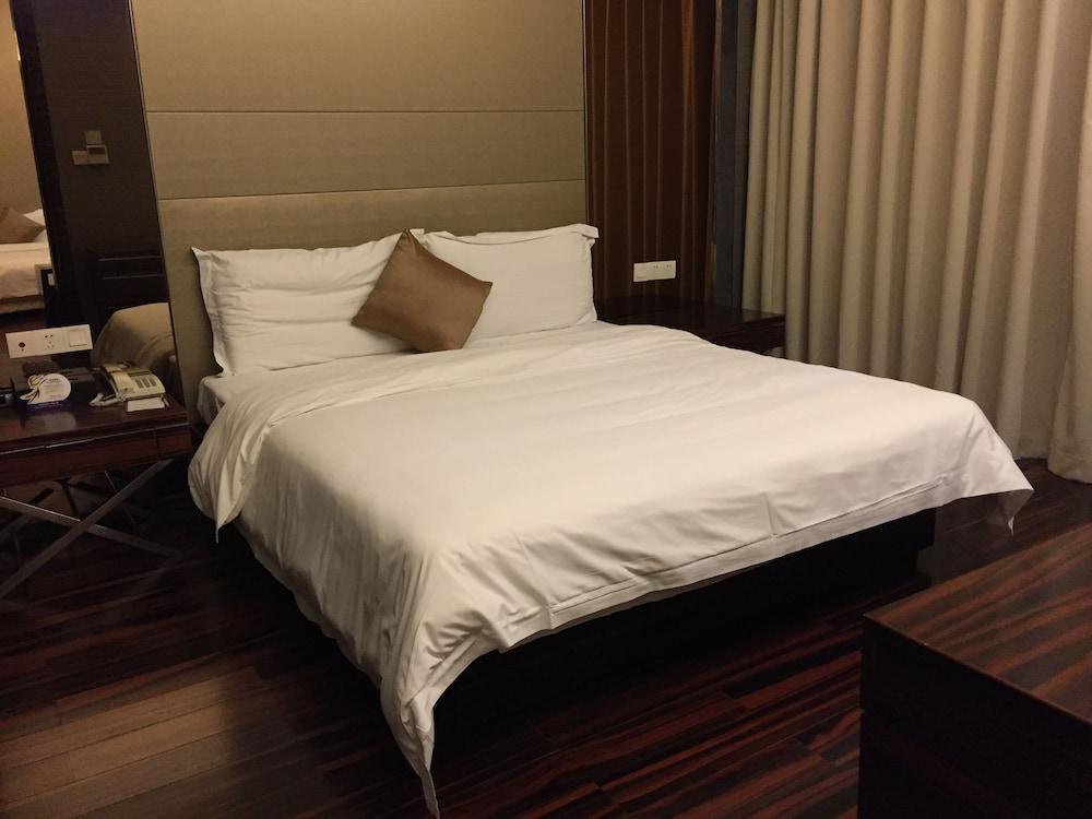 Estay Residence-poly World Trade Center Apartment
