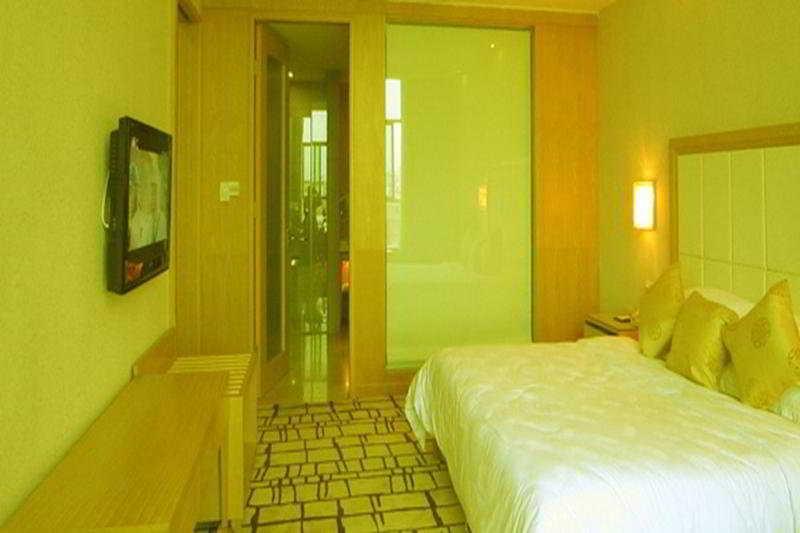 Baiyun Cheerful Hotel 4*