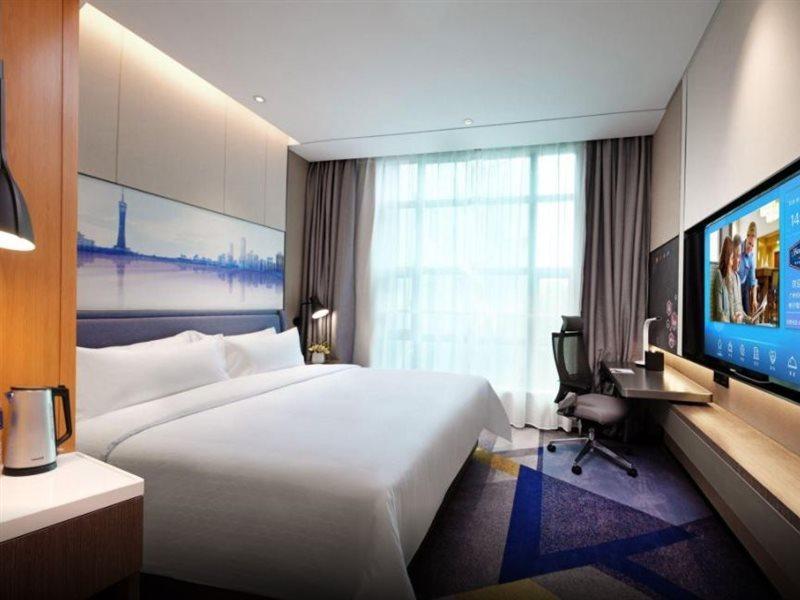 Hampton By Hilton Tianhe Sports Center-free Shuttle Bus To Exhibition During Fair Period 4* Canton