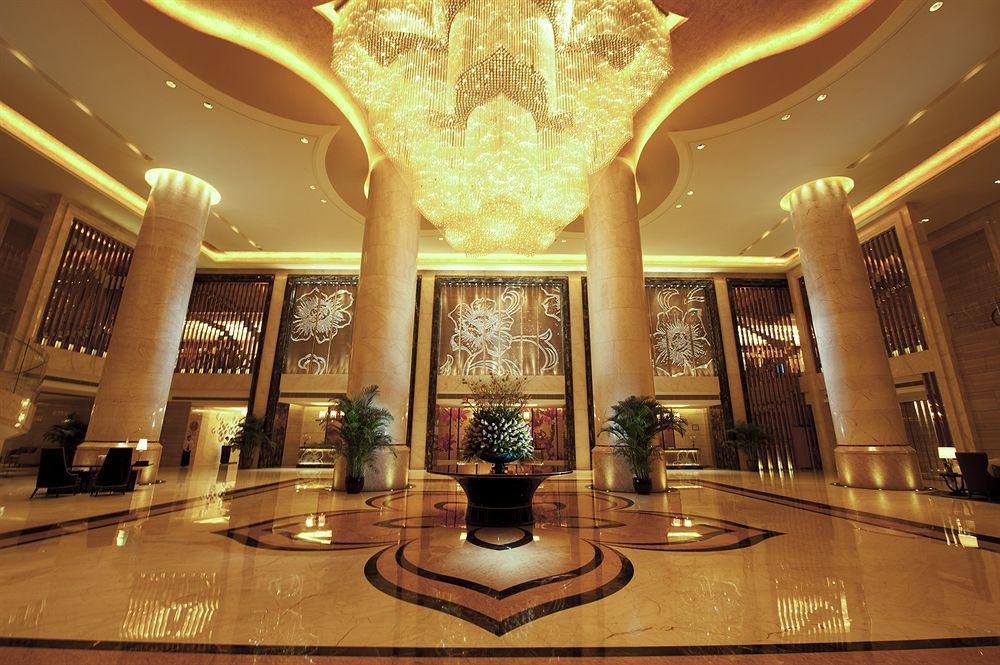 Hotel Hilton Baiyun - Free Shuttle For Fair Period, Close To Luhu Golf Club & Leather Market 5*