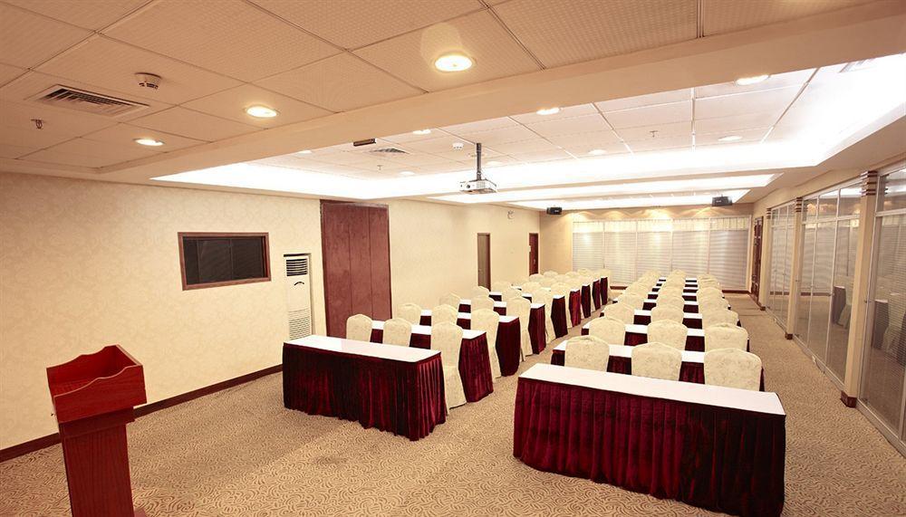 Warm Yes Business Hotel 4*