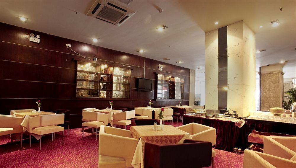 Hotel Warm Yes Business