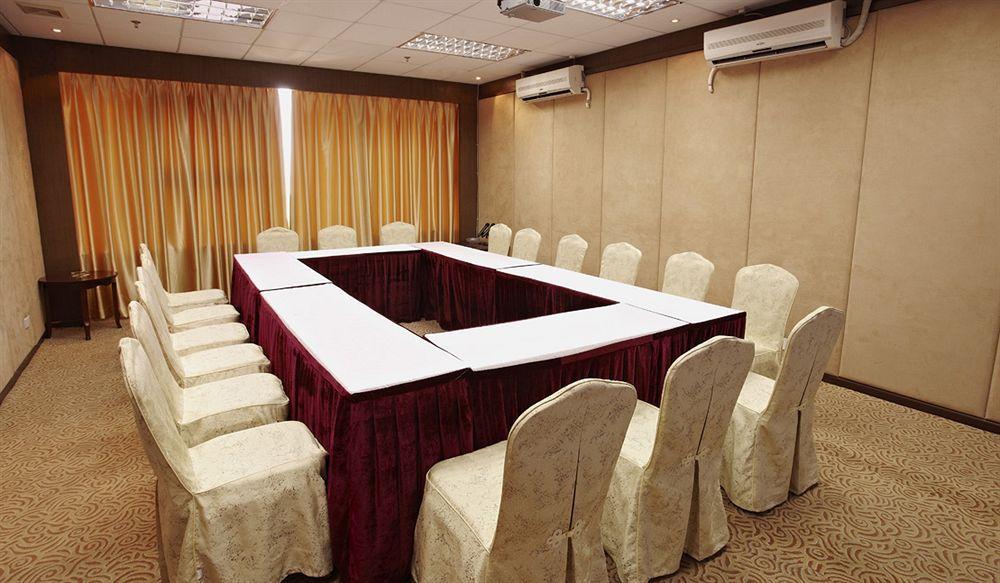 Warm Yes Business Hotel 4*