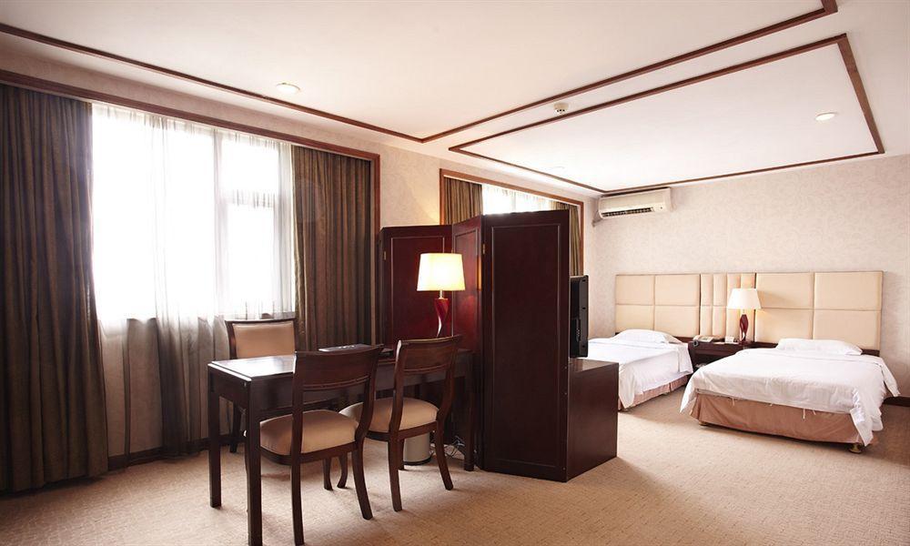Warm Yes Business Hotel