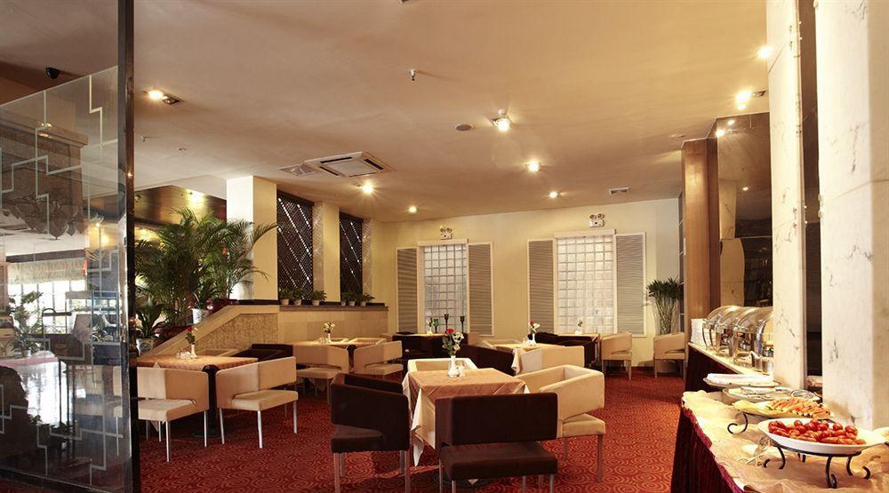Warm Yes Business Hotel 4*