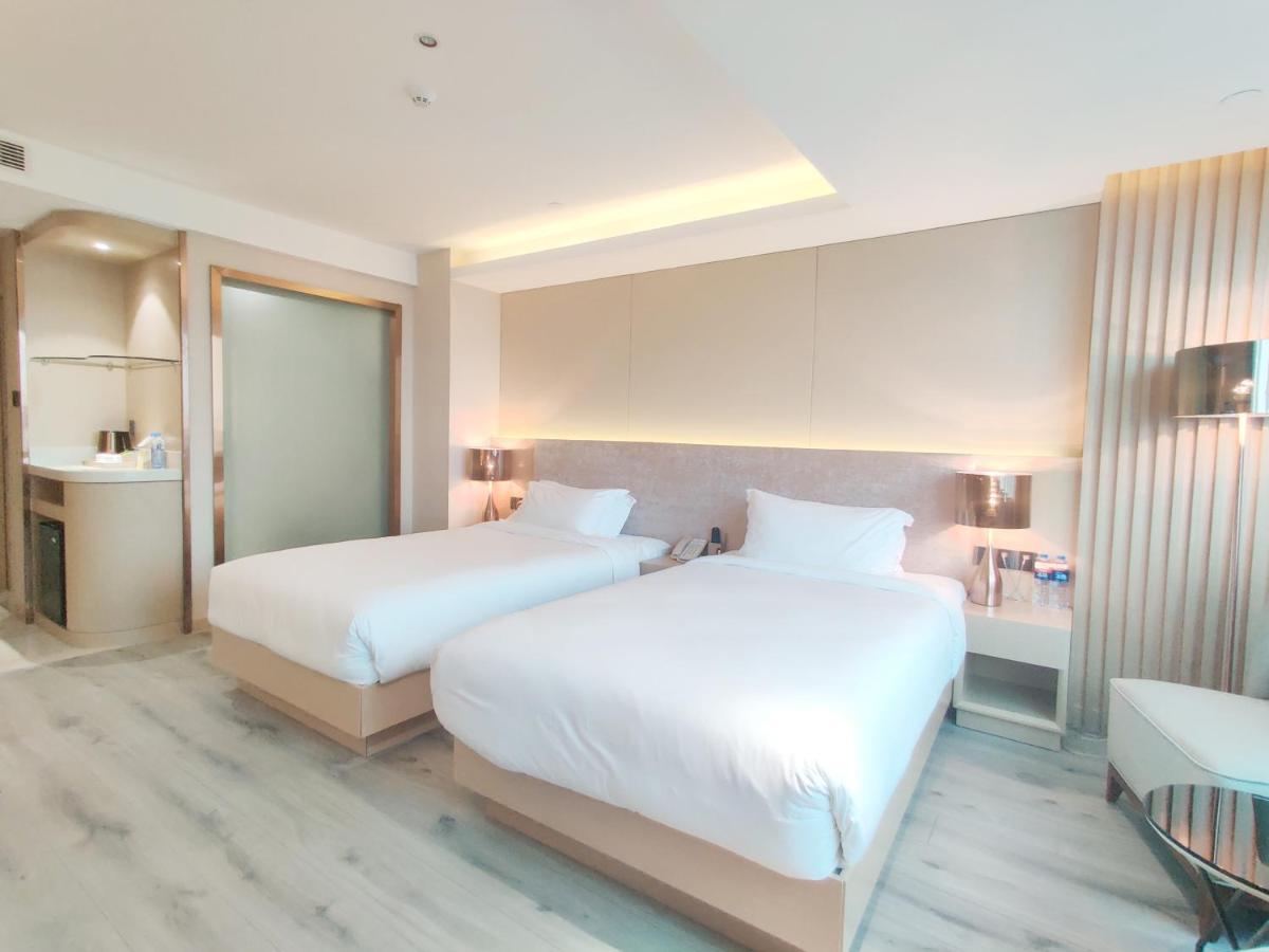 Majestic Hotel 4*