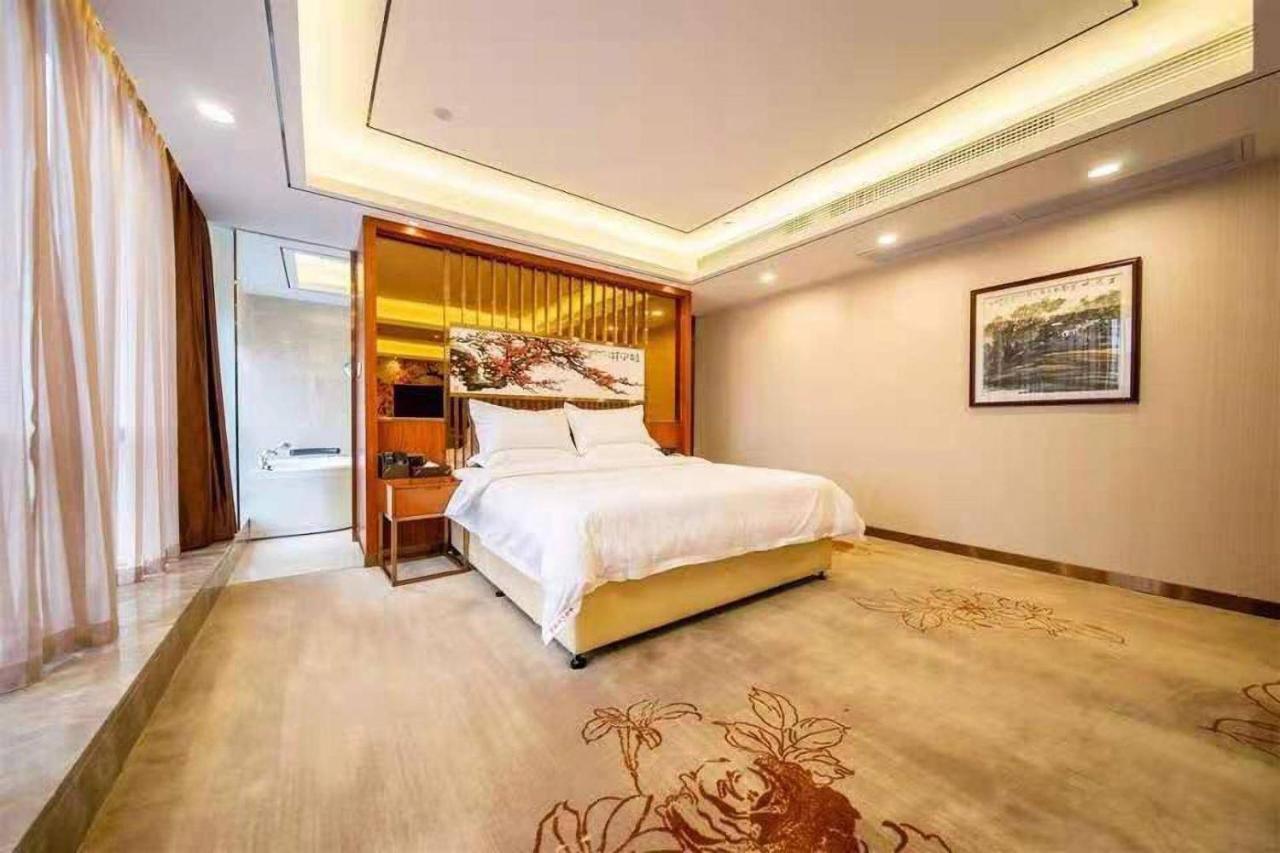 Zhongbo Art Hotel 4*