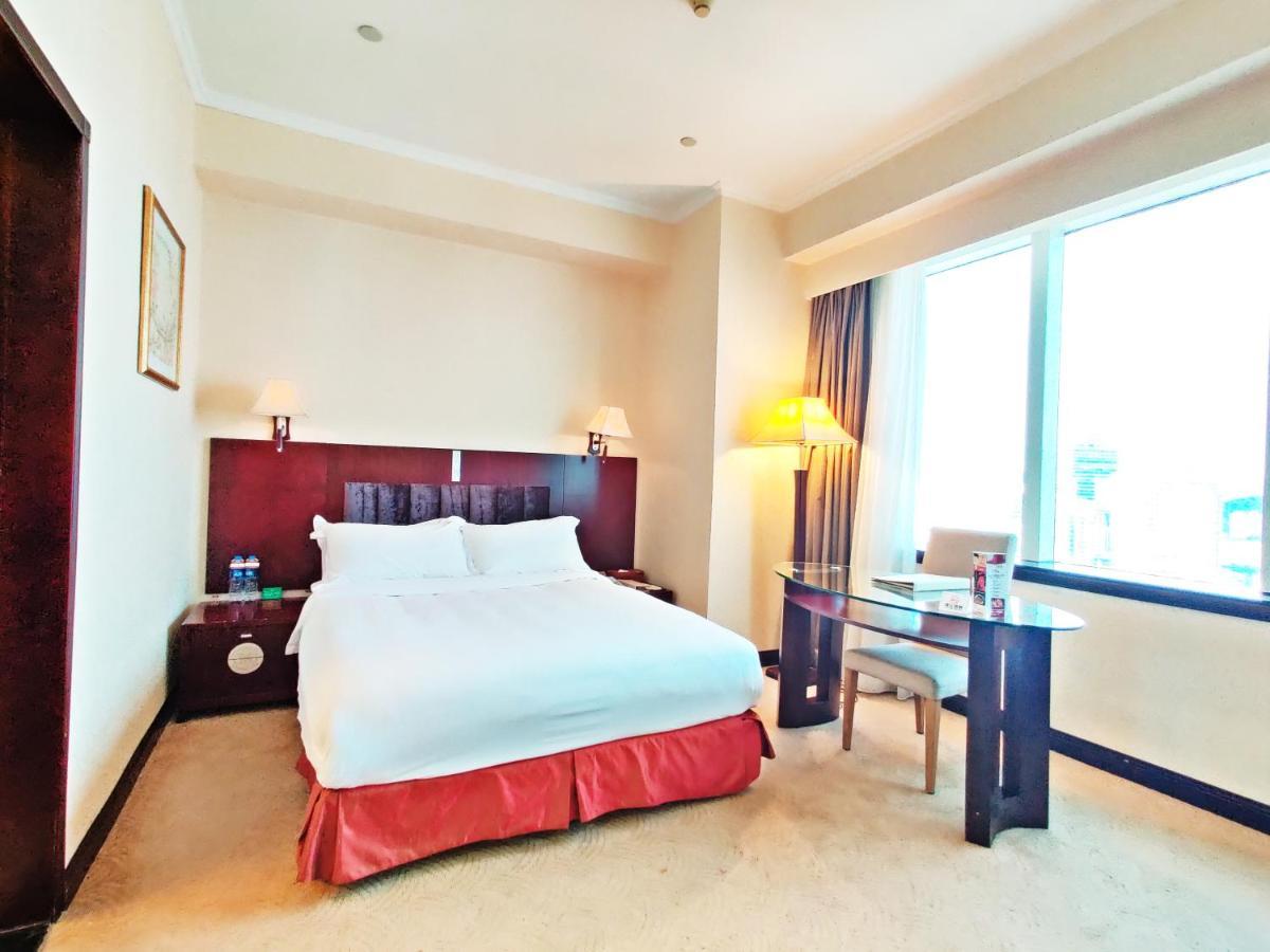 Majestic 4* Canton