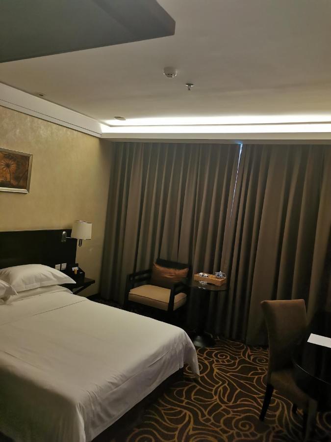 Hua Shi Hotel 4*