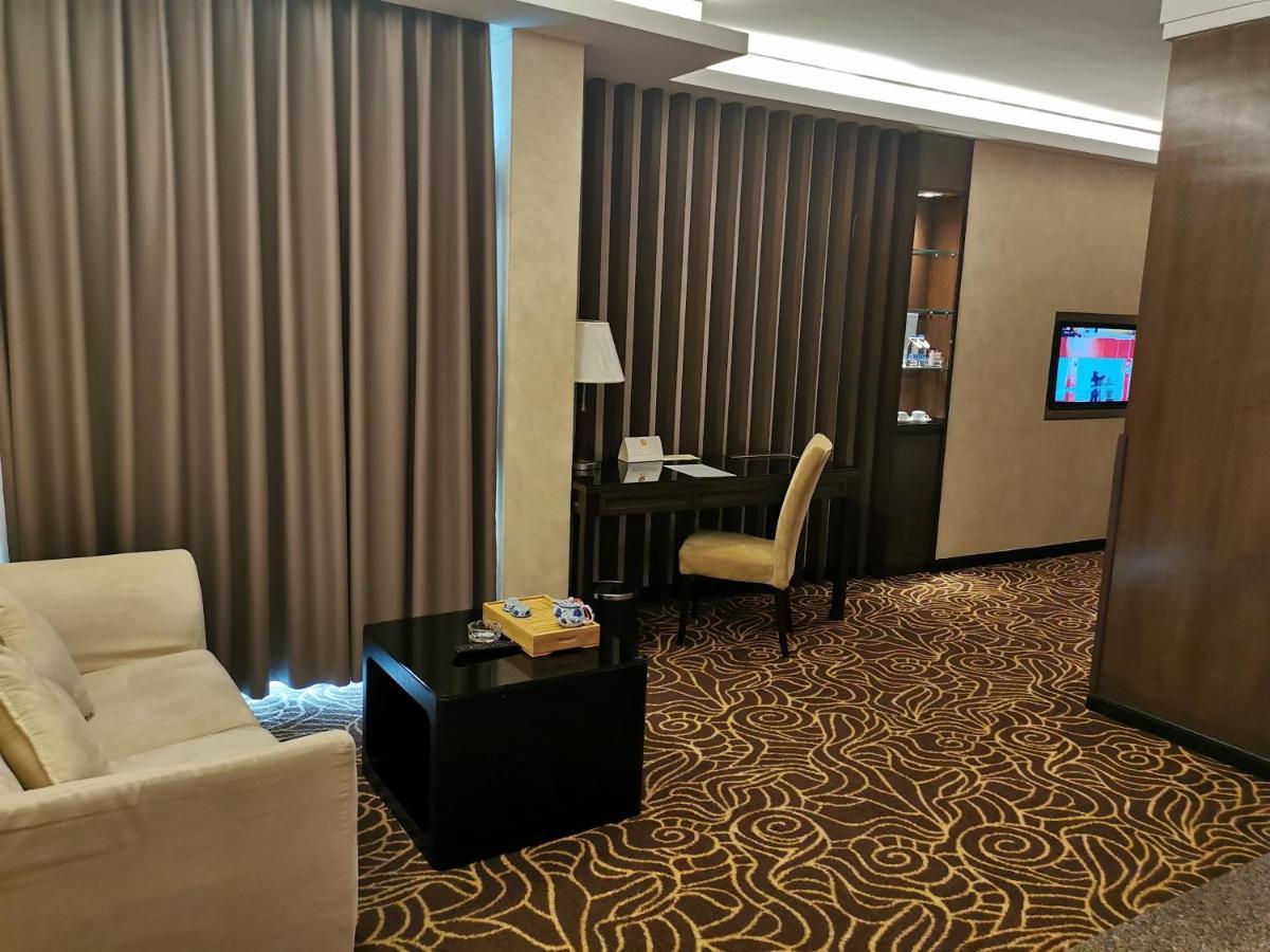 Hua Shi 4*