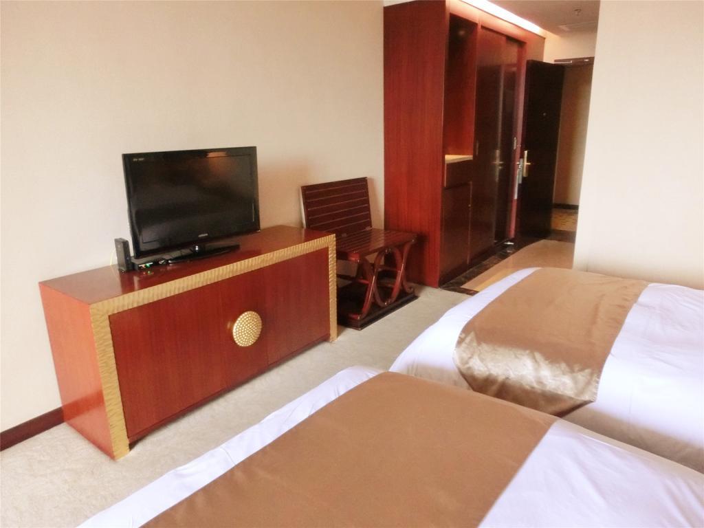 Yue Xiu Hotel 4*