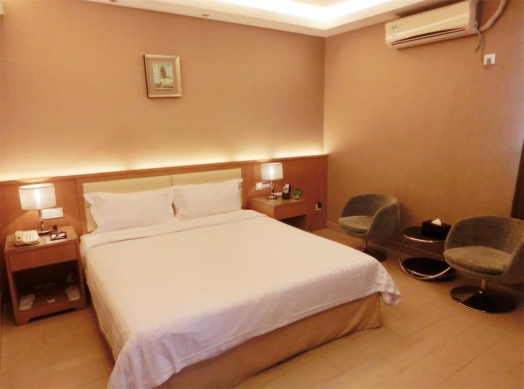 Bauhinia Hotel 3*