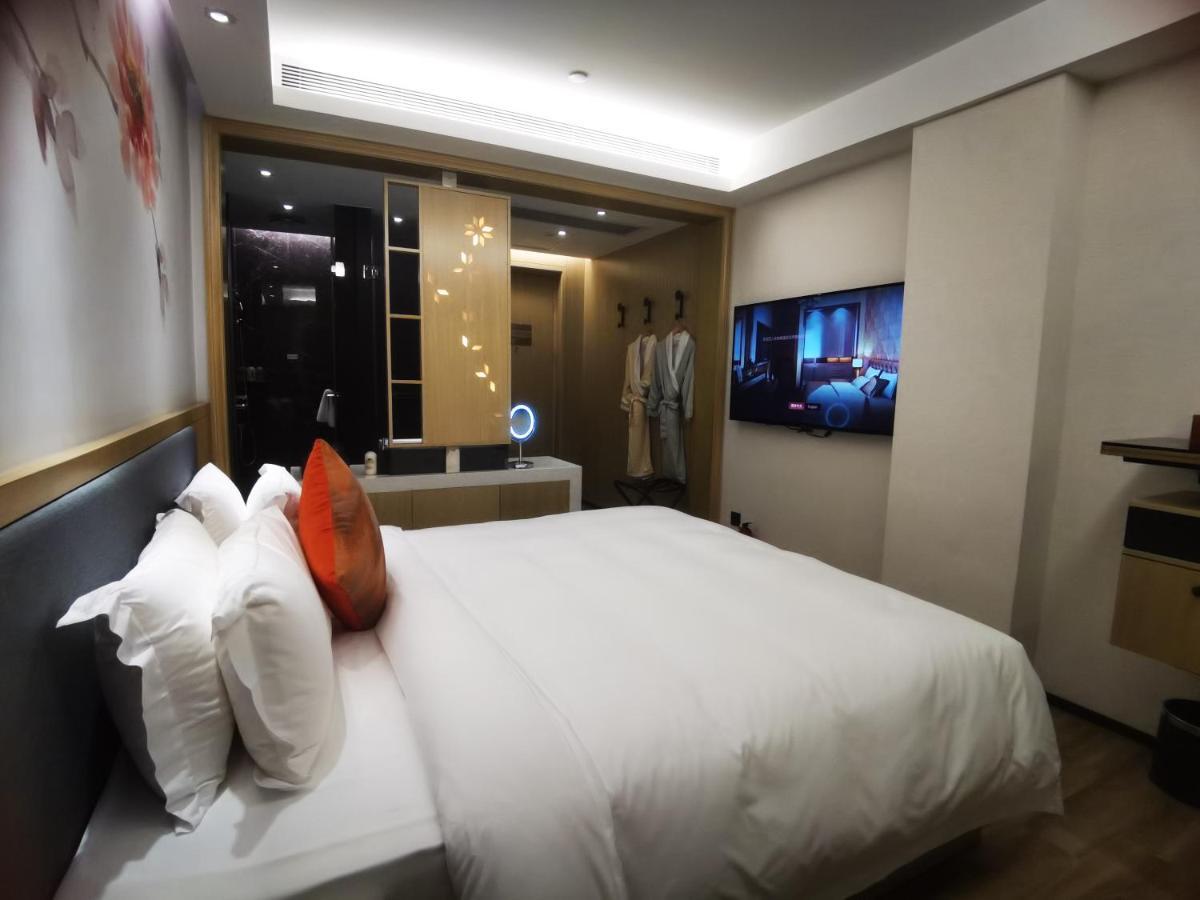 Paco Beijinglu Metro Guangzhou-free Shuttle Bus For Fair 4* Guangzhou
