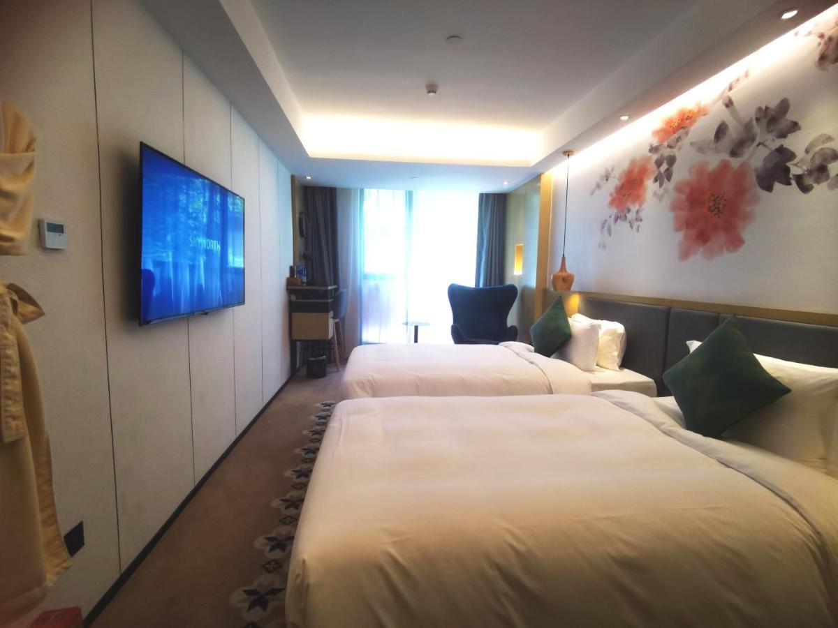 Hotel Paco Beijinglu Metro Guangzhou-free Shuttle Bus For Fair 4*