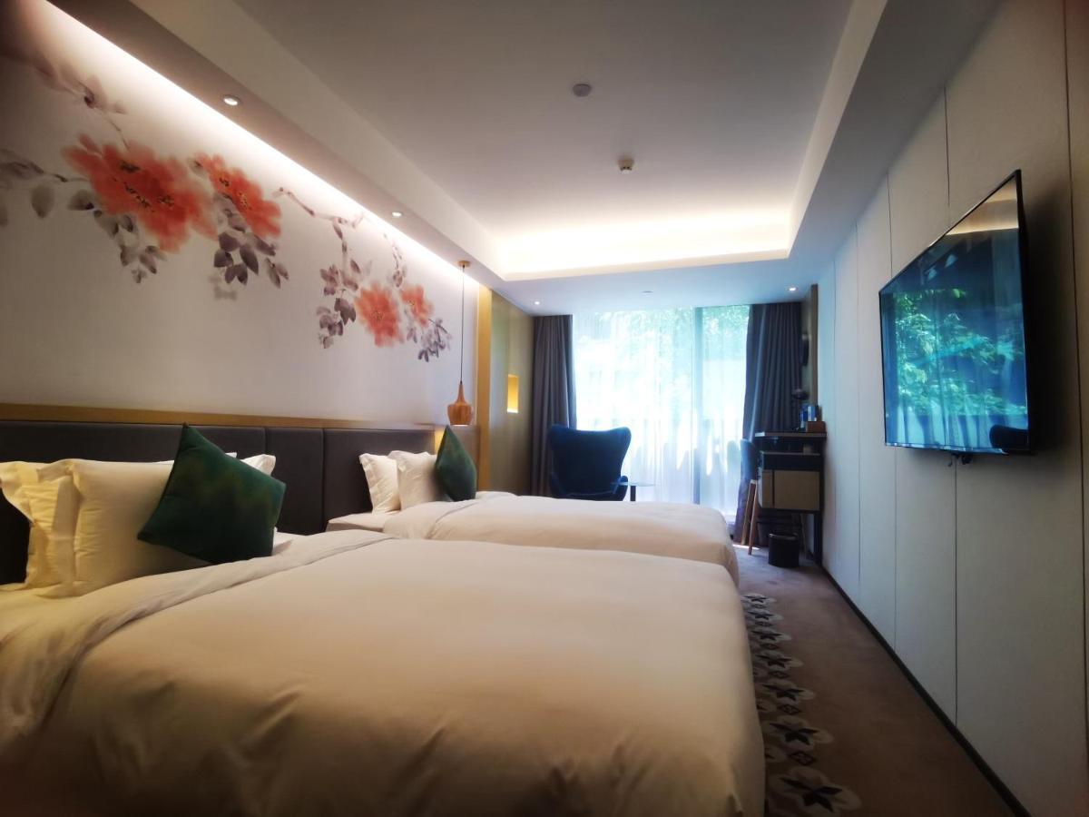 Hotel Paco Beijinglu Metro Guangzhou-free Shuttle Bus For Fair 4*