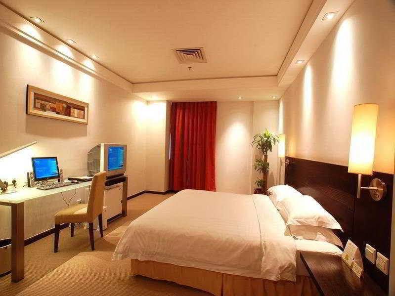 Hua Shi Hotel 4*