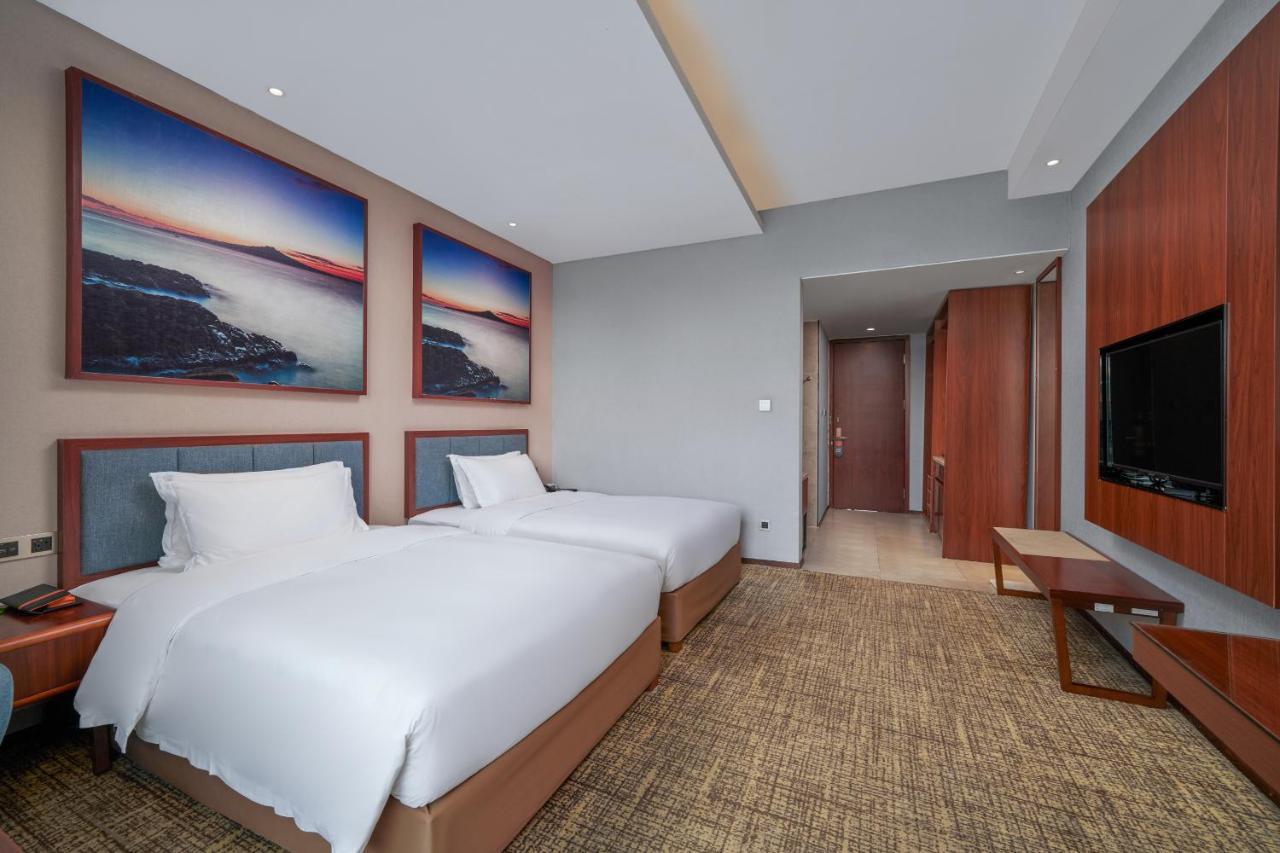 Hotel Ausotel Smart Baiyun Airport: Fair Support & Free Shuttle 4*