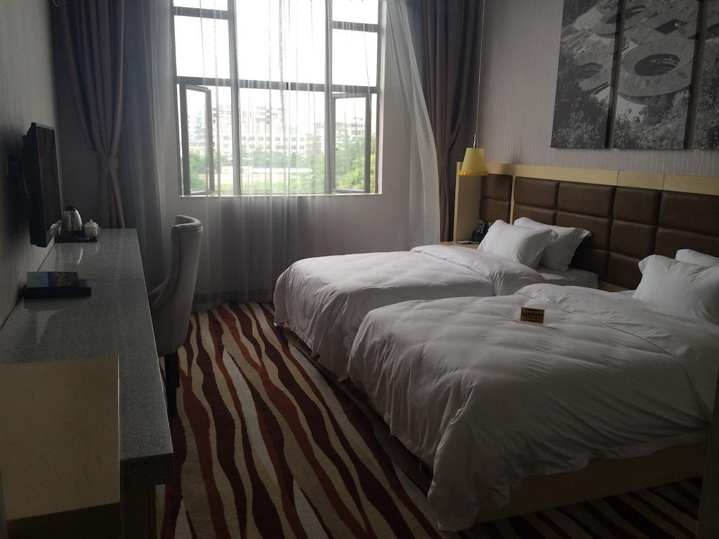 Huang Sheng Tongde Branch 3*