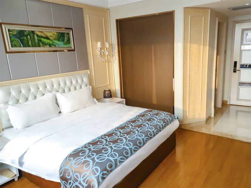 Guangfeng Hotel 2*