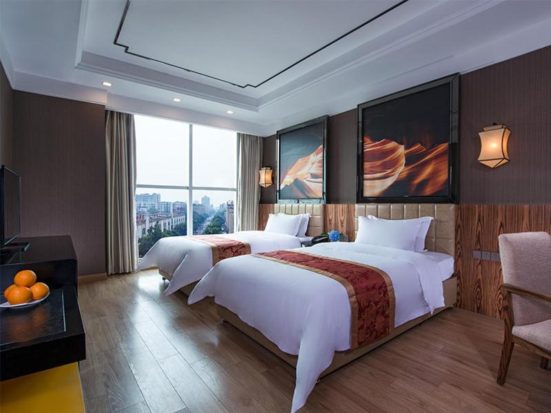 Vienna Guangfo Road Hotel 3*