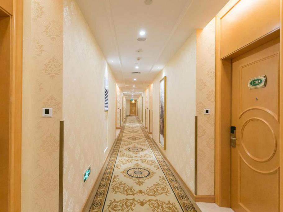 Vienna Beijing Road Hotel 3*